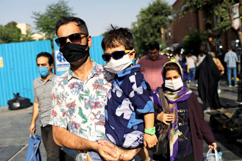 イランでは新型コロナの感染が再拡大している(6月、テヘラン)=ロイター イランでは新型コロナの感染が再拡大している(6月、テヘラン)=ロイター