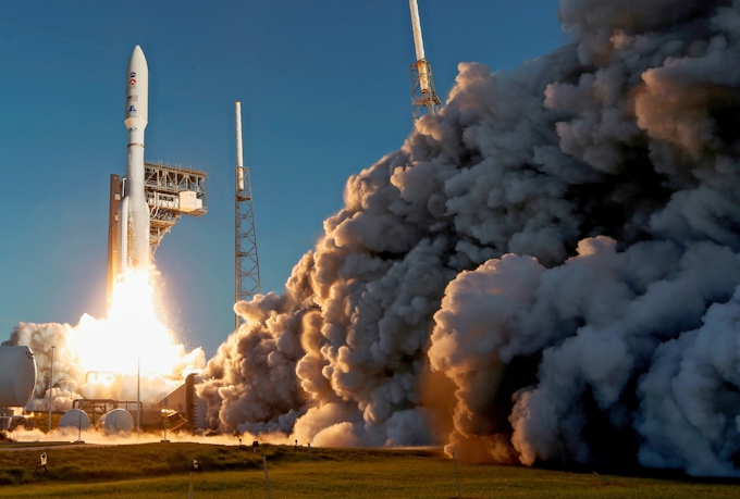 Nasa 火星探査車打ち上げ 日本経済新聞