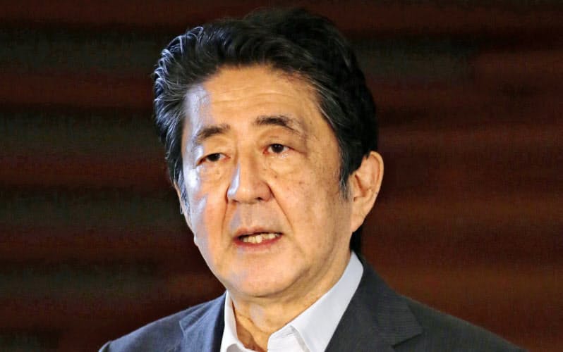 台湾の李登輝元総統の死去に関し、弔意の言葉を述べる安倍首相(31日午前、首相官邸)=共同 台湾の李登輝元総統の死去に関し、弔意の言葉を述べる安倍首相(31日午前、首相官邸)=共同