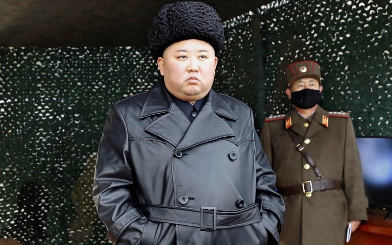 弾道ミサイルとみられる飛翔体の発射を視察する北朝鮮の金正恩委員長(3月、北朝鮮)=AP・朝鮮中央通信 弾道ミサイルとみられる飛翔体の発射を視察する北朝鮮の金正恩委員長(3月、北朝鮮)=AP・朝鮮中央通信