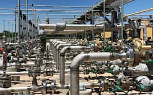 ポイズンピルを導入した米石油開発会社オキシデンタル・ペトロリアムの施設=ロイター ポイズンピルを導入した米石油開発会社オキシデンタル・ペトロリアムの施設=ロイター