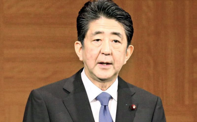 記者会見する安倍首相(6日午前、広島市)=代表撮影 記者会見する安倍首相(6日午前、広島市)=代表撮影