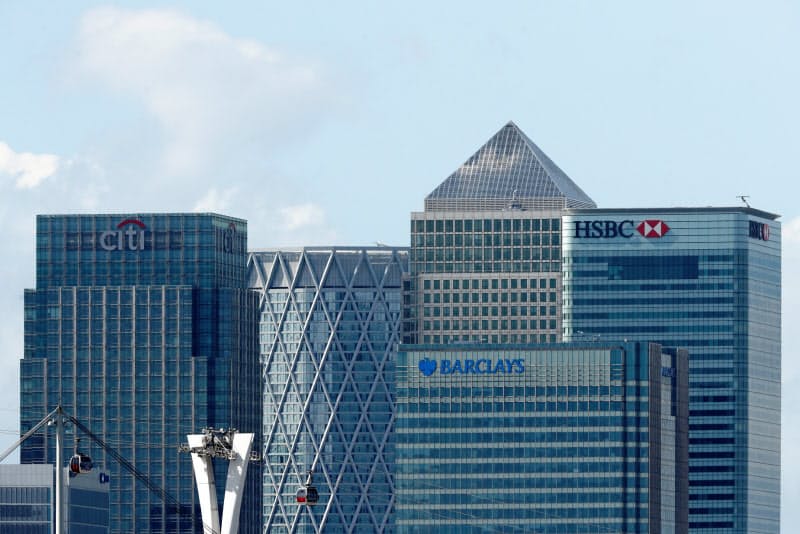 与信費用増と利ざや縮小が欧米銀の収益を圧迫している(英ロンドンの金融街カナリーワーフ)=ロイター 与信費用増と利ざや縮小が欧米銀の収益を圧迫している(英ロンドンの金融街カナリーワーフ)=ロイター