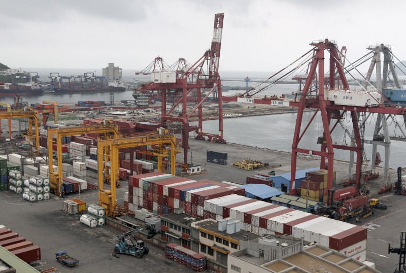 台湾の7月の輸出額は、米中向けの半導体が好調で5カ月ぶりにプラスに転じた=ロイター 台湾の7月の輸出額は、米中向けの半導体が好調で5カ月ぶりにプラスに転じた=ロイター