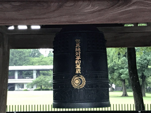 平和の鐘 世界中のコイン集め鋳造 古今東西万博考 日本経済新聞 平和の鐘 世界中のコイン集め鋳造 古今東西万博考 日本経済新聞