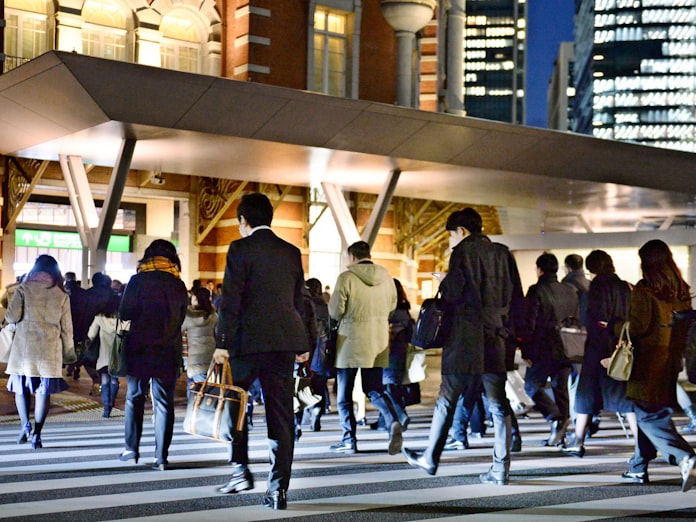 新型コロナ 個人消費回復に所得減の重荷 6月の残業代24 減 日本経済新聞 新型コロナ 個人消費回復に所得減の重荷 6月の残業代24 減 日本経済新聞