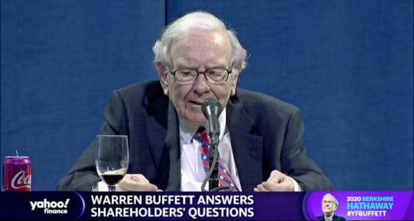 オンライン株主総会で発言するバフェット氏(5月2日、ネブラスカ州オマハ)=ロイター