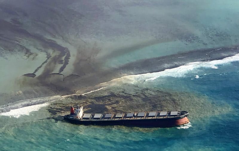 重油1000トン超流出 モーリシャスの環境 生態系に影響 日本経済新聞