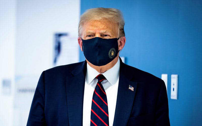 マスクの着用を促すことなどが遅かったトランプ氏の言動は、権威主義の対極にあることが多い=ロイター マスクの着用を促すことなどが遅かったトランプ氏の言動は、権威主義の対極にあることが多い=ロイター
