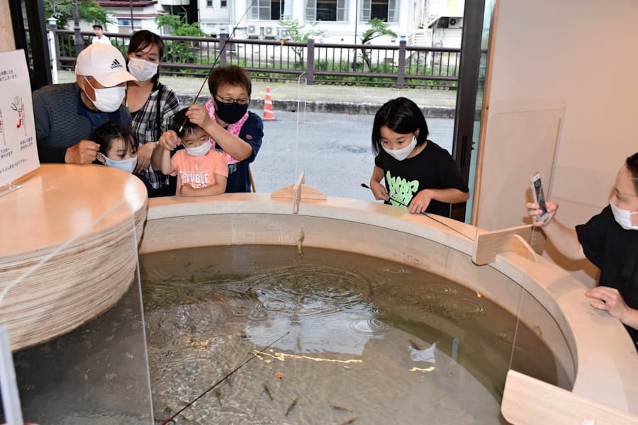 エビ釣りできるカフェ 福島 土湯温泉で開業 日本経済新聞