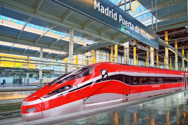 日立製作所とボンバルディアが受注し、スペインで運行される予定の高速鉄道「フレッチャロッサ1000」