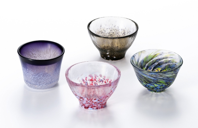 津軽びいどろ 鮮魚表現した新作盃4種 日本経済新聞