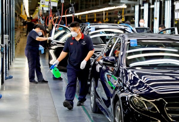 自動車は前年同月比で26.8%増えた(写真は北京の独ダイムラーと北京汽車集団の合弁会社)=ロイター