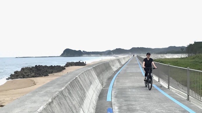 福島のいわき七浜海道 防潮堤の上を銀輪で快走 日本経済新聞 福島のいわき七浜海道 防潮堤の上を銀輪で快走 日本経済新聞
