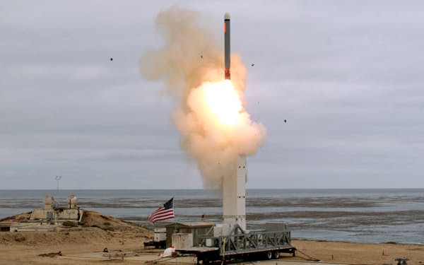 開発中の地上配備型の中距離ミサイルの発射テスト（2019年8月、カリフォルニア州）=ロイター