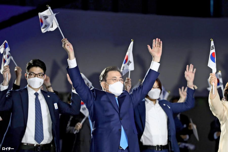 韓国 文大統領 日本批判は封印 外交孤立を懸念 日本経済新聞