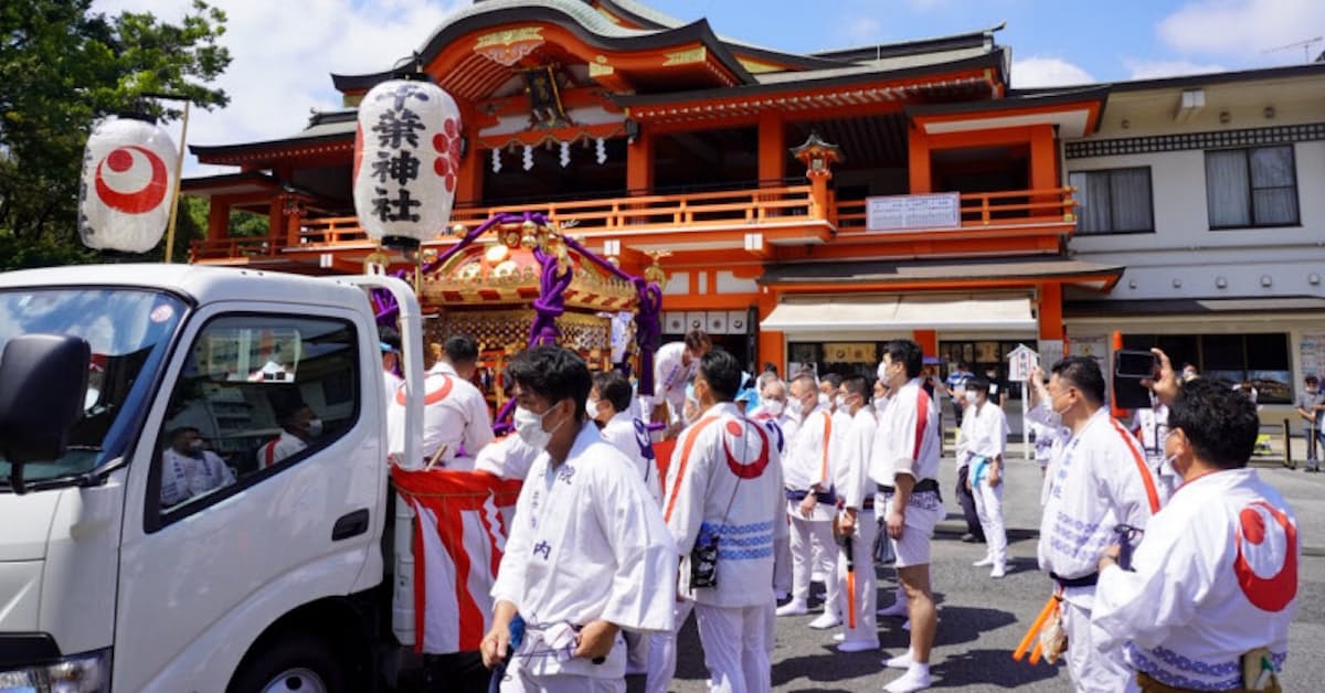 新型コロナ 密避けトラックでみこし 千葉神社の夏祭りも新様式 日本経済新聞