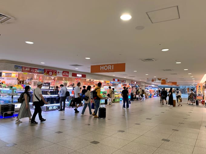 新型コロナ 新千歳空港 国内旅客69 減 7月 国際線はゼロ 日本経済新聞