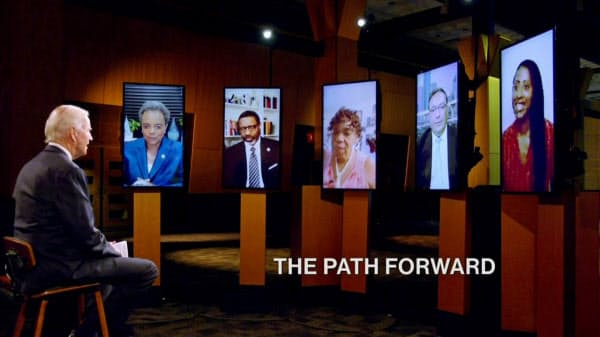 17日、米民主党大会のライブ配信に登場したバイデン氏(左)ら=ロイター