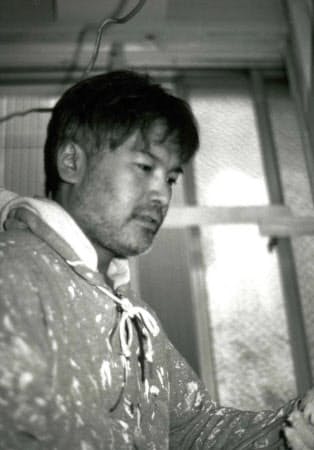 お金がなかったので南船場の1号店は解体から改装、ペンキ塗りまで手作り。今もそのたたずまいを残す
