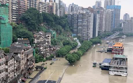 三峡ダム、過去最高の水位に 洪水の重慶市は物流停止: 日本経済新聞