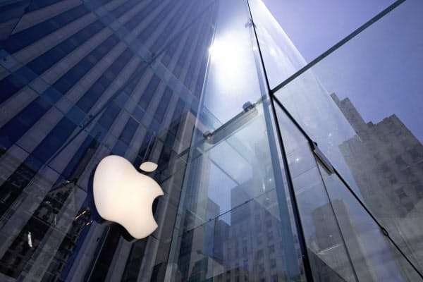 Appleの時価総額は米企業で初めて2兆ドルを超えた=AP