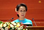 「21世紀のパンロン会議」で演説するアウン・サン・スーチー国家顧問=フェイスブックの中継動画から 「21世紀のパンロン会議」で演説するアウン・サン・スーチー国家顧問=フェイスブックの中継動画から