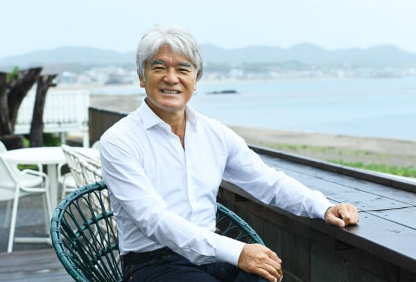 「一軒のカフェ経営を街づくりに」と考えるバルニバービ社長の佐藤裕久さん(神奈川・三浦海岸の新店で)