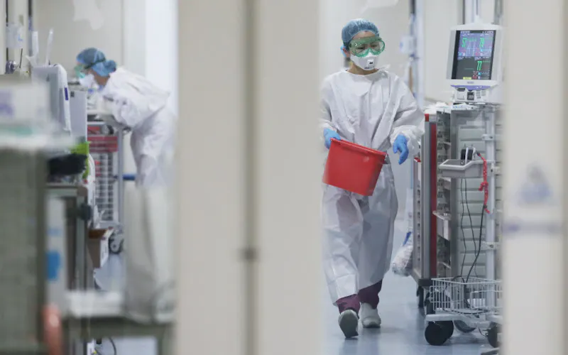 新型コロナウイルスの重症患者が入院する自衛隊中央病院(4月、東京都世田谷区) 新型コロナウイルスの重症患者が入院する自衛隊中央病院(4月、東京都世田谷区)