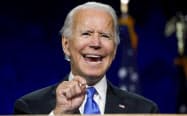 20日、米デラウェア州ウィルミントンで、民主党大統領候補指名の受諾演説をするバイデン前副大統領=ロイター 20日、米デラウェア州ウィルミントンで、民主党大統領候補指名の受諾演説をするバイデン前副大統領=ロイター