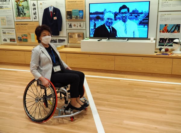 バスケットボール用車いすを試すこともできる(8月3日、大分県別府市)