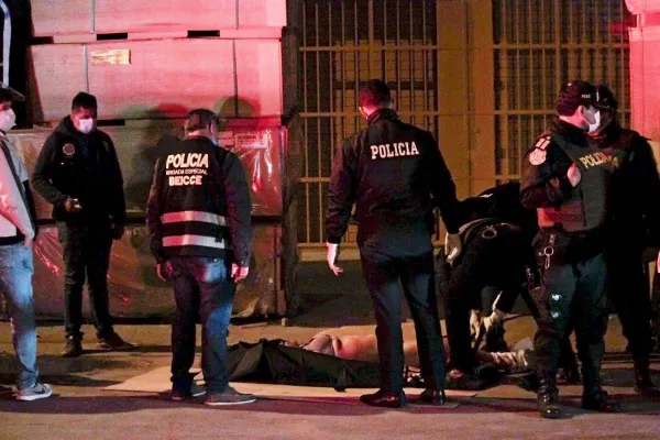 13人が圧死したとされるナイトクラブ(23日、リマ郊外)=AP