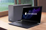 ダイナブックが販売する「8K映像編集PCシステム」。ノートパソコン(右)と画像処理半導体(GPU)ボックスをセットにした ダイナブックが販売する「8K映像編集PCシステム」。ノートパソコン(右)と画像処理半導体(GPU)ボックスをセットにした