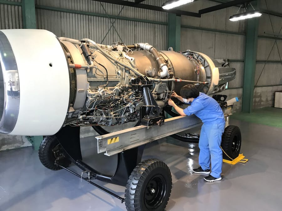 津の人材派遣が整備士育成 Ge製中古エンジンで研修 日本経済新聞