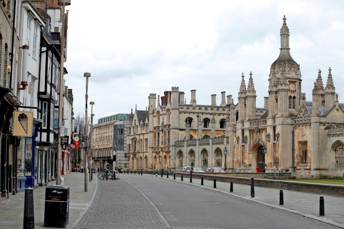 新型コロナ 英ケンブリッジ大もワクチン開発 秋にも治験へ 日本経済新聞