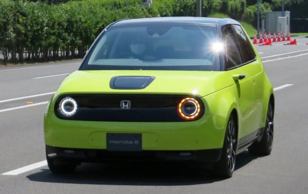 「ホンダe」はサイドミラーをなくすなどコンパクトなデザインが特徴だ