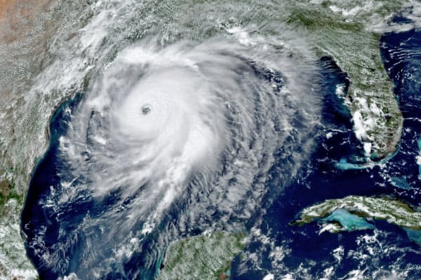 ハリケーン「ローラ」の衛星写真=AP
