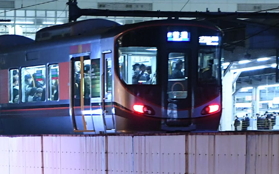 Jr西日本 近畿で最終電車繰り上げ 1日約50本削減 日本経済新聞