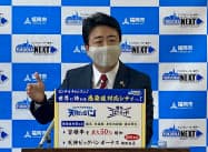 天神ビッグバンの延長を発表する福岡市の高島宗一郎市長(27日、福岡市) 天神ビッグバンの延長を発表する福岡市の高島宗一郎市長(27日、福岡市)