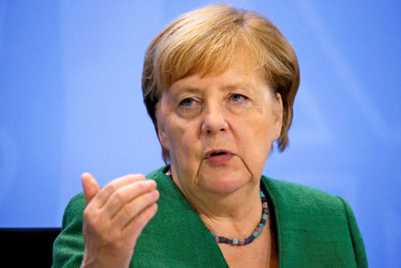 新たなコロナ対策を発表するドイツのメルケル首相＝ロイター