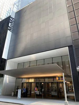新型コロナの感染拡大前、ニューヨーク近代美術館(MoMA)には世界から観光客が訪れた