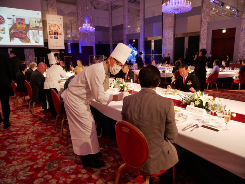 新型コロナ プリンスホテル 密避ける宴会の新様式 日本経済新聞