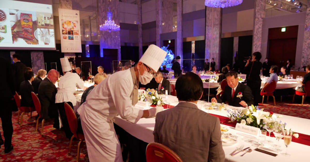 新型コロナ プリンスホテル 密避ける宴会の新様式 日本経済新聞