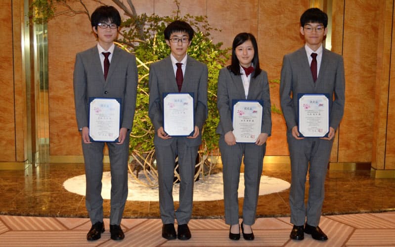 国際生物学オリンピックで好成績を収めた日本代表の高校生たち(科学技術振興機構提供) 国際生物学オリンピックで好成績を収めた日本代表の高校生たち(科学技術振興機構提供)
