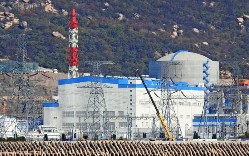 中国は内外で原発の建設を続ける(江蘇省の原発)=ロイター 中国は内外で原発の建設を続ける(江蘇省の原発)=ロイター