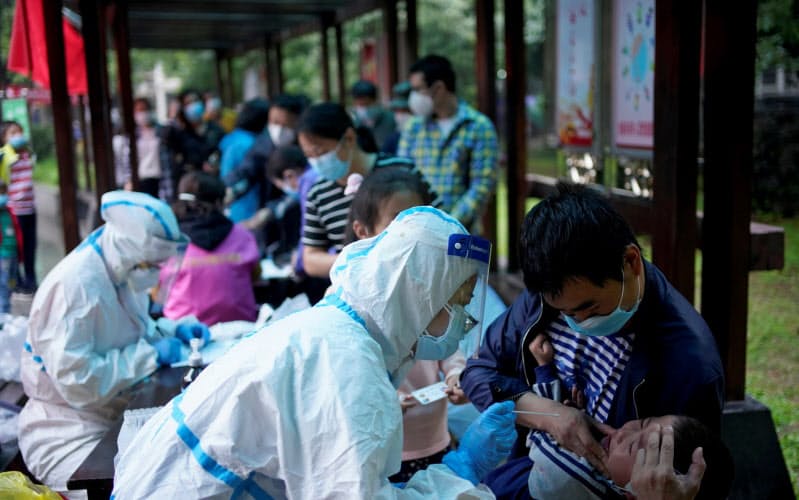 中国では地方での医師不足が深刻で、大都市の病院では長時間待たされることも珍しくない=ロイター 中国では地方での医師不足が深刻で、大都市の病院では長時間待たされることも珍しくない=ロイター