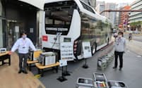 トヨタのFCバスの電気をホンダの機器を通じて災害地に供給する仕組みをつくる
