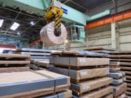 市中などの薄鋼板在庫の低下はメーカー減産の効果が大きい 市中などの薄鋼板在庫の低下はメーカー減産の効果が大きい