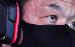 シニア専用のeスポーツ施設「ISR e-Sports」でゲームをする内山さん(神戸市) シニア専用のeスポーツ施設「ISR e-Sports」でゲームをする内山さん(神戸市)