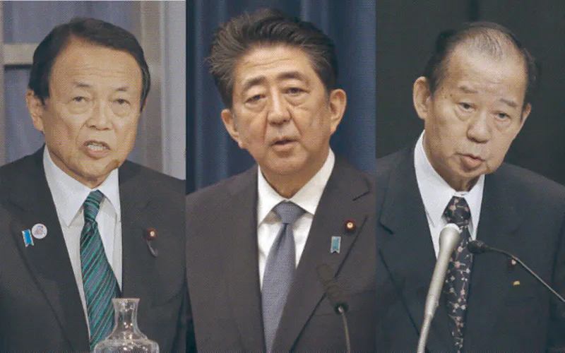 二階氏(右)は、首相(中)や麻生氏らが菅氏を話題にする機会が増えたと感じ取り、「勝ち馬は菅氏」と読んだ 二階氏(右)は、首相(中)や麻生氏らが菅氏を話題にする機会が増えたと感じ取り、「勝ち馬は菅氏」と読んだ